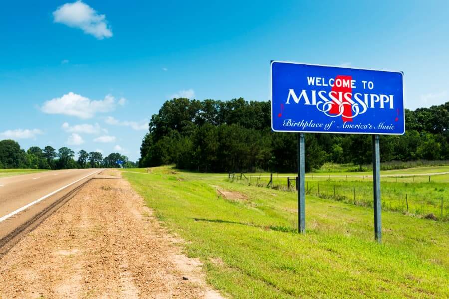 Welcome-Sign-to-Mississippi-Alongside-Highway