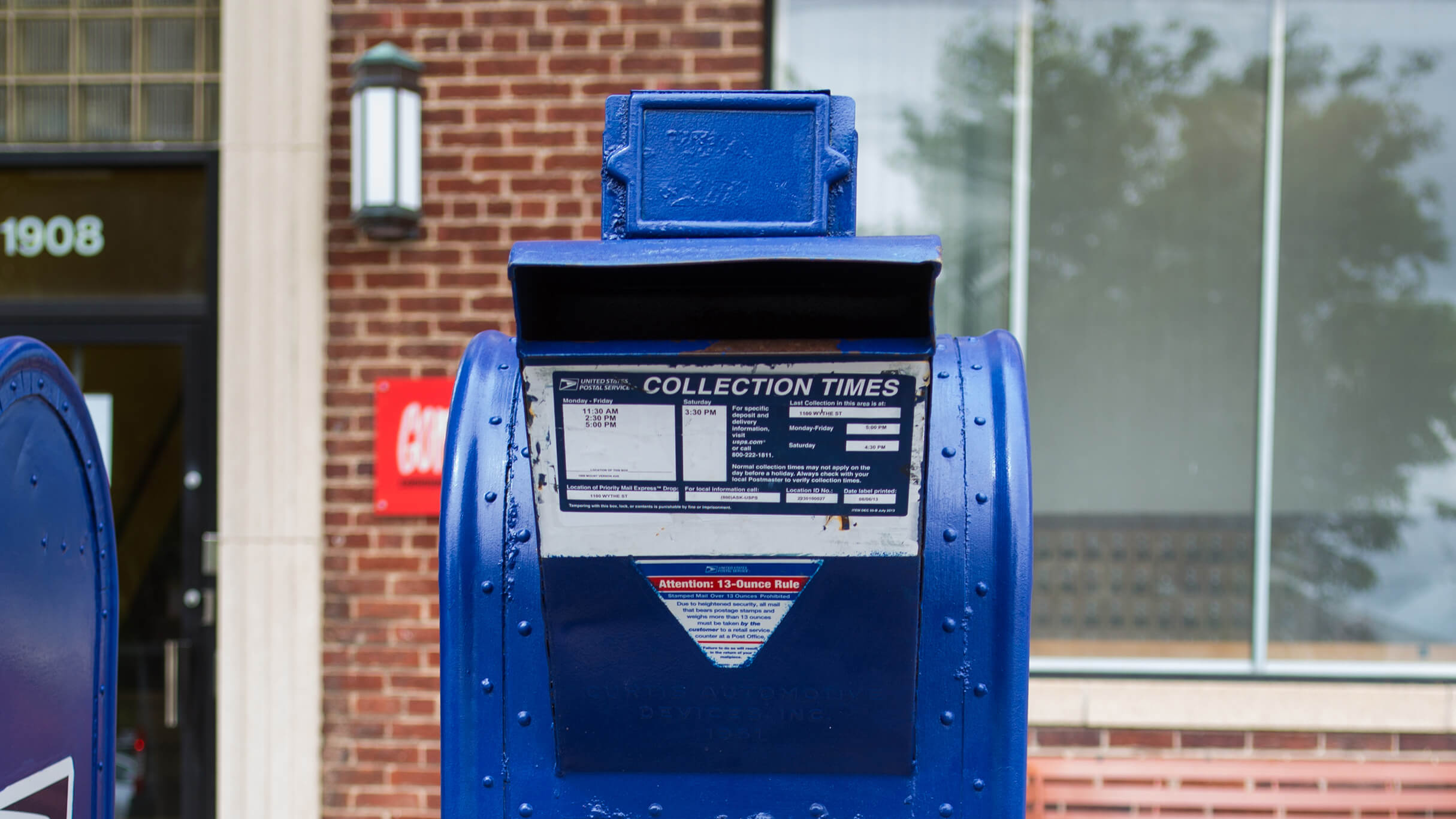 letter-carriers-keep-up-pace-ahead-of-projected-heavy-holiday-volumes