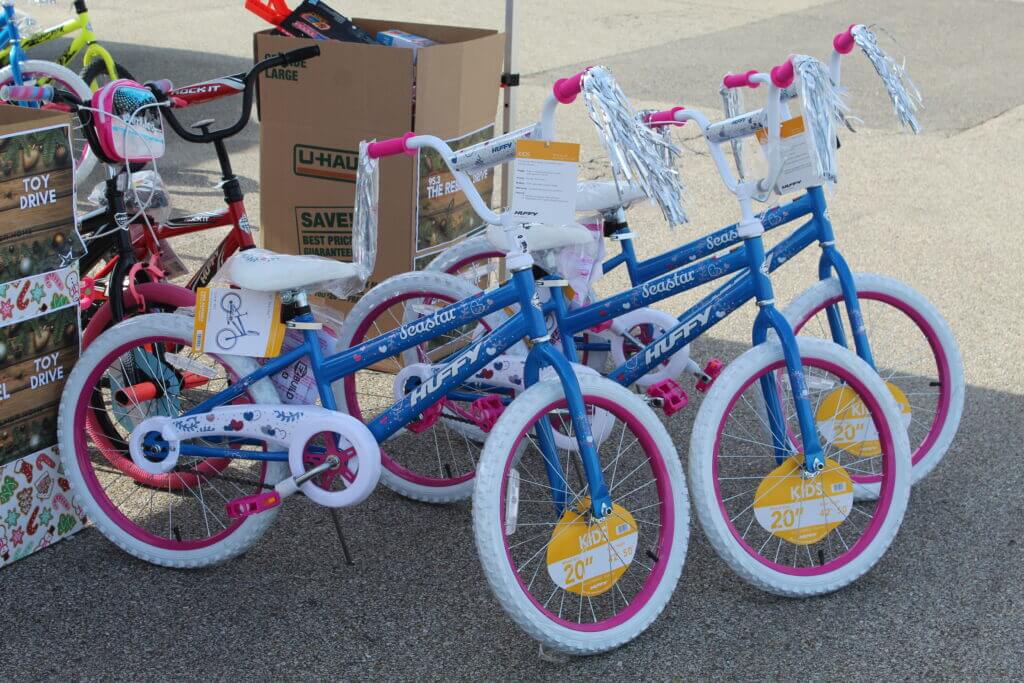 Realtors Rotary give toys bikes for Christmas DeSoto County News