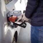 National average gas price hits $4 a gallon