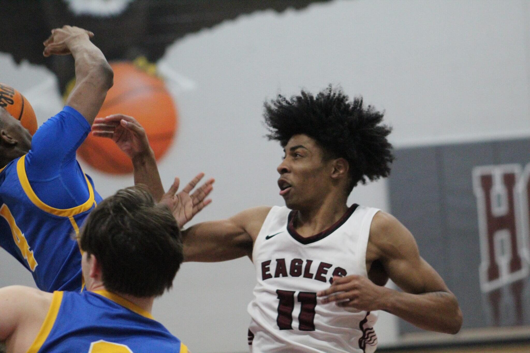 Wednesday sports Eagles hold off Oxford in region hoops action