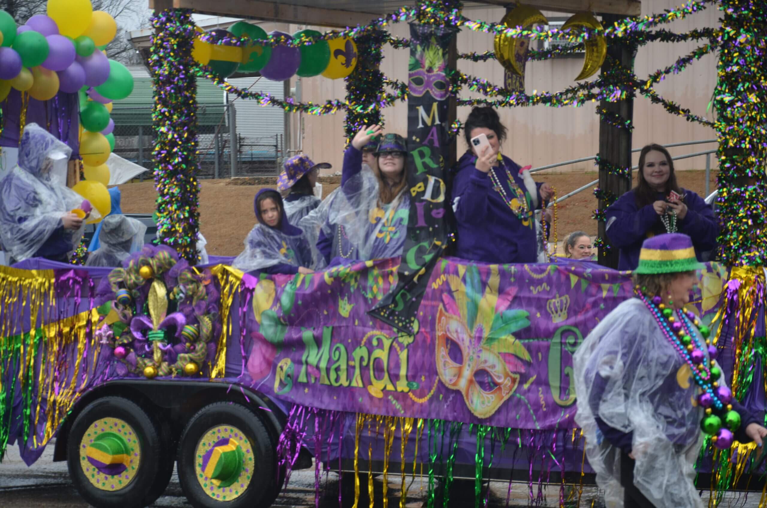 Rain Or Shine Mardi Gras Parade Marches On Desoto County News