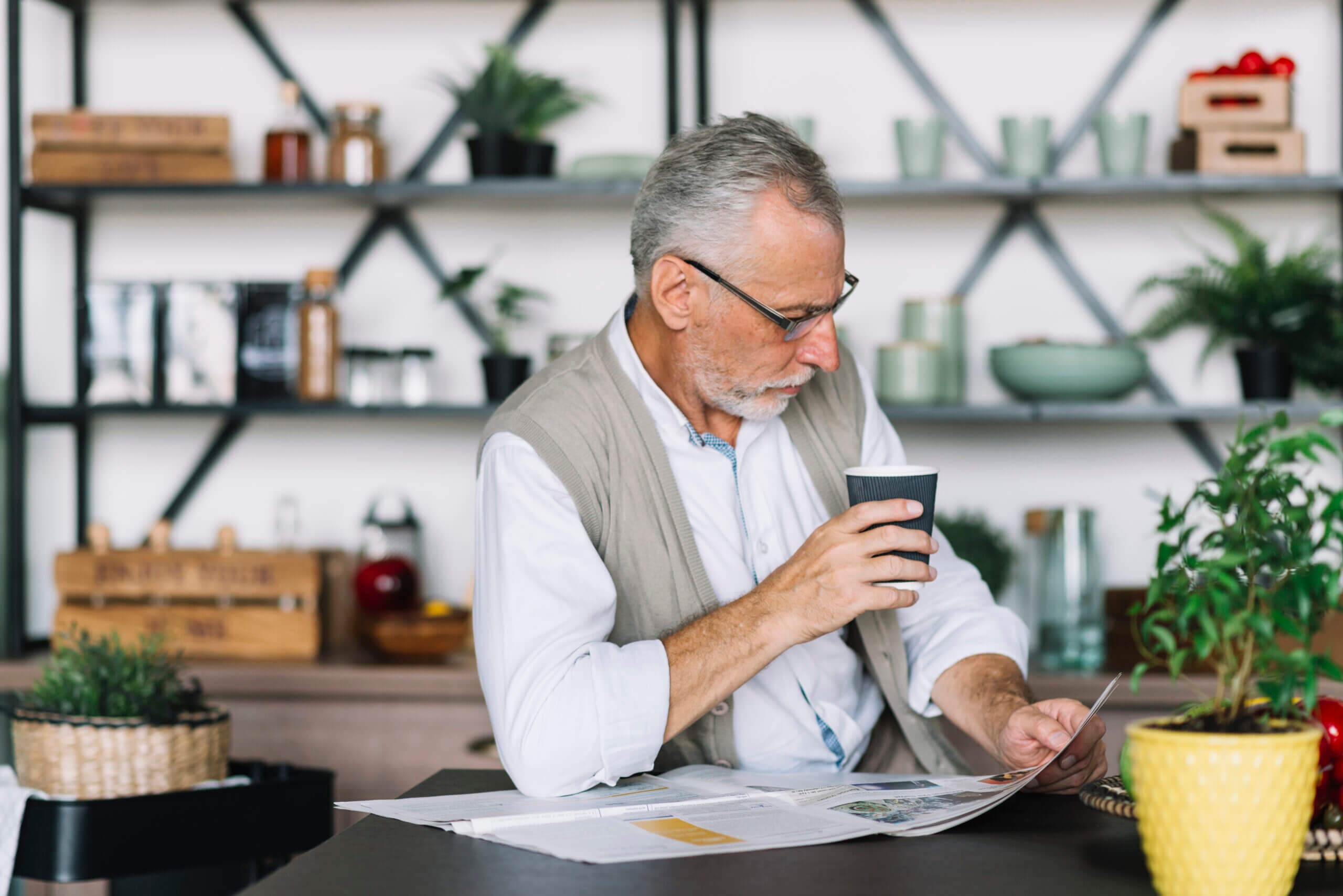 Man coffee cup Credit Freepik