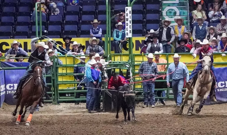 Rangers' Moore finishes fourth nationally in team roping at CNFR ...