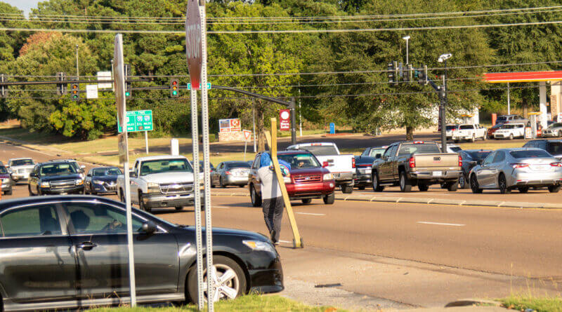 ‘That Pick Up Your Cross Guy’ Carries 45-Pound Symbol of Faith Across Mid-South