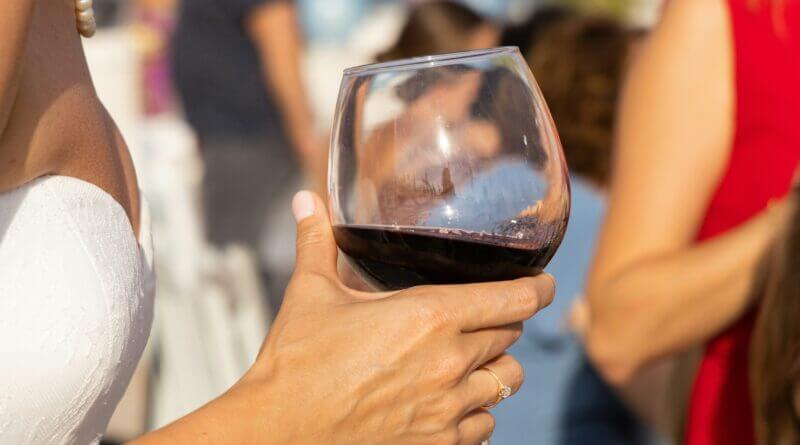 Harris: How to avoid overspending during the holidays