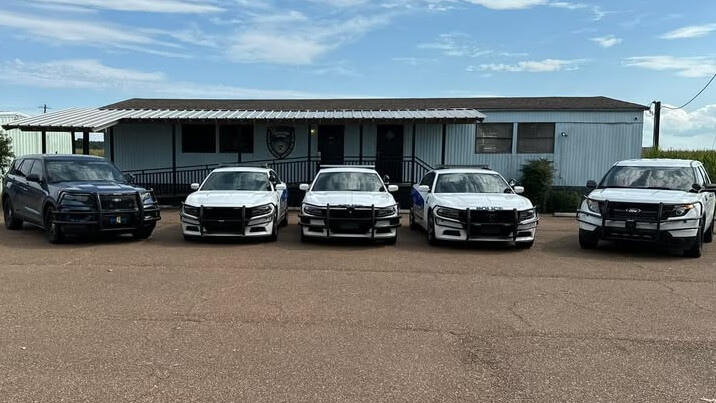 Woman found dead at Walls apartment complex