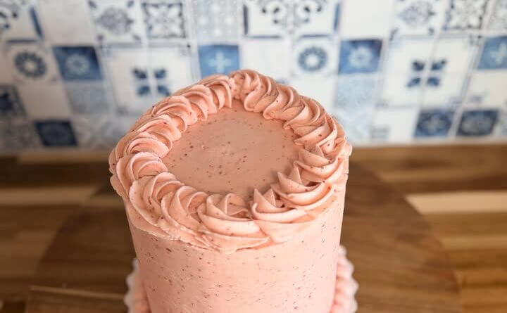 Bakery touts strawberry cake and in-house buttercream I don’t know what I love more — the cake or the buttercream 😍🍓
